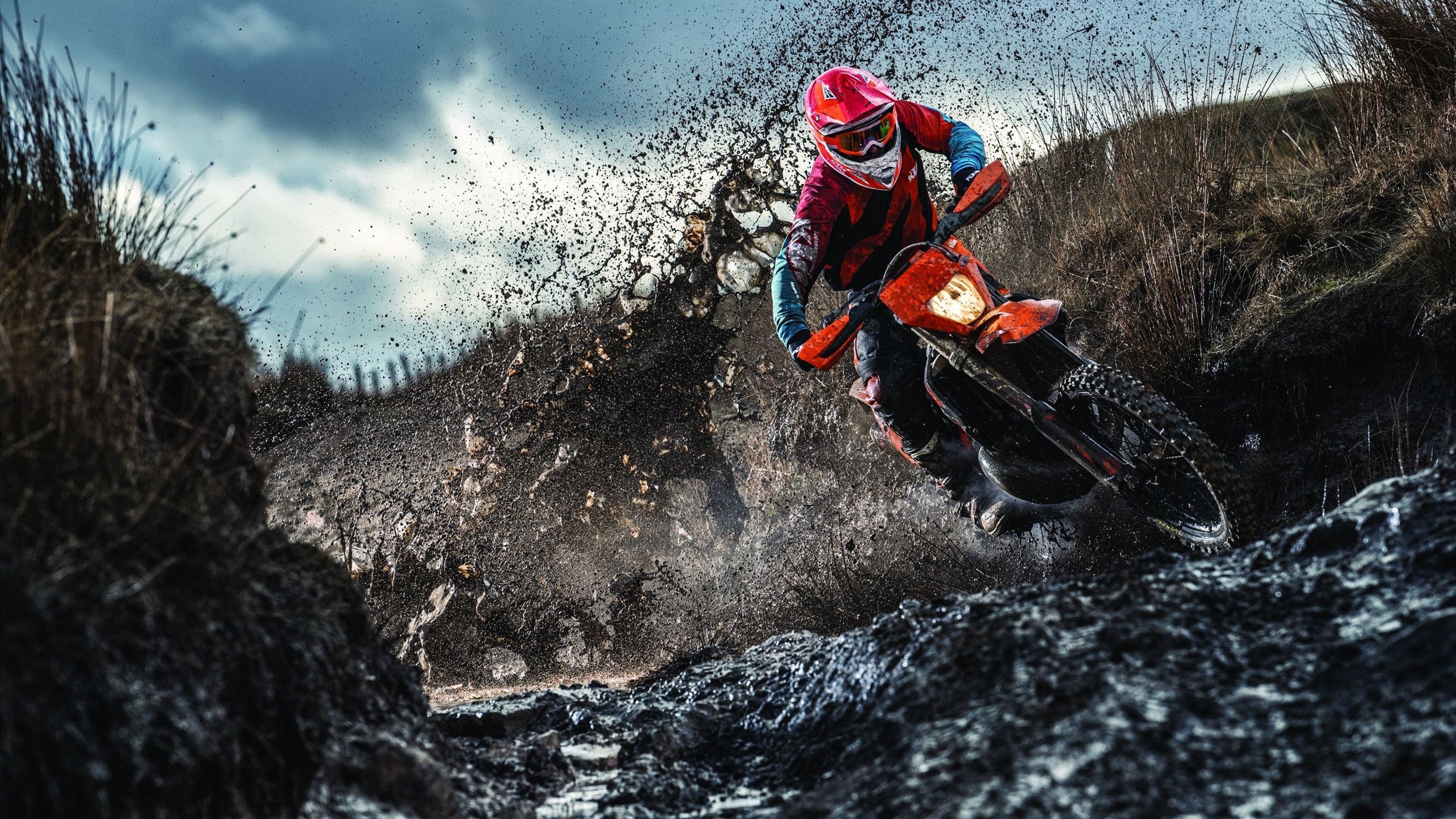 热血对决！国际比赛中球员们挥洒热血拼搏